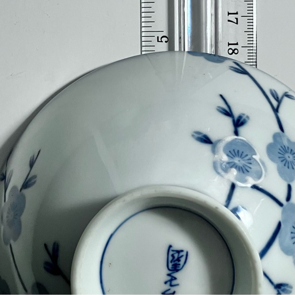 VINTAGE JAPANESE RICE BOWLS / Blue Cherry Blossom Decoration / Chips On Bottom - Picture 10 of 11